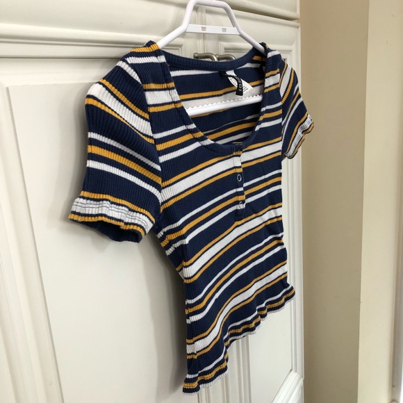 H&M Divided women’s crop t-shirt - Picture 3 of 9